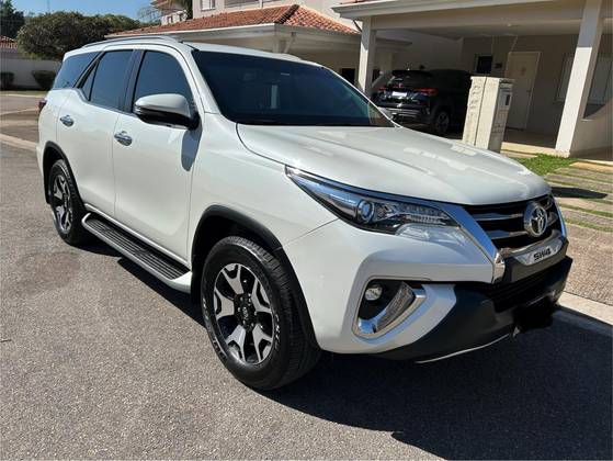 TOYOTA HILUX SW4 2.8 SRX DIAMOND 4X4 7 LUGARES 16V TURBO INTERCOOLER DIESEL 4P AUTOMÁTICO TOYOTA HILUX SW4 2.8 SRX DIAMOND 4X4 7 LUGARES 16V TURBO INTERCOOLER DIESEL 4P AUTOMÁTICO